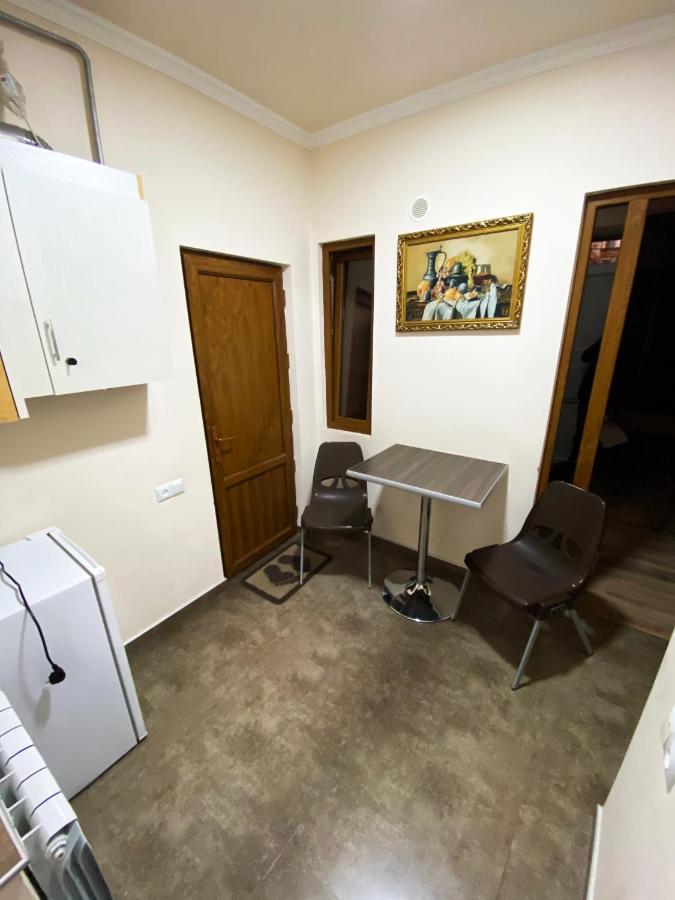 Domino Yerevan Hostel And Hotel Exterior foto