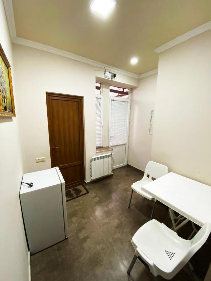 Domino Yerevan Hostel And Hotel Exterior foto