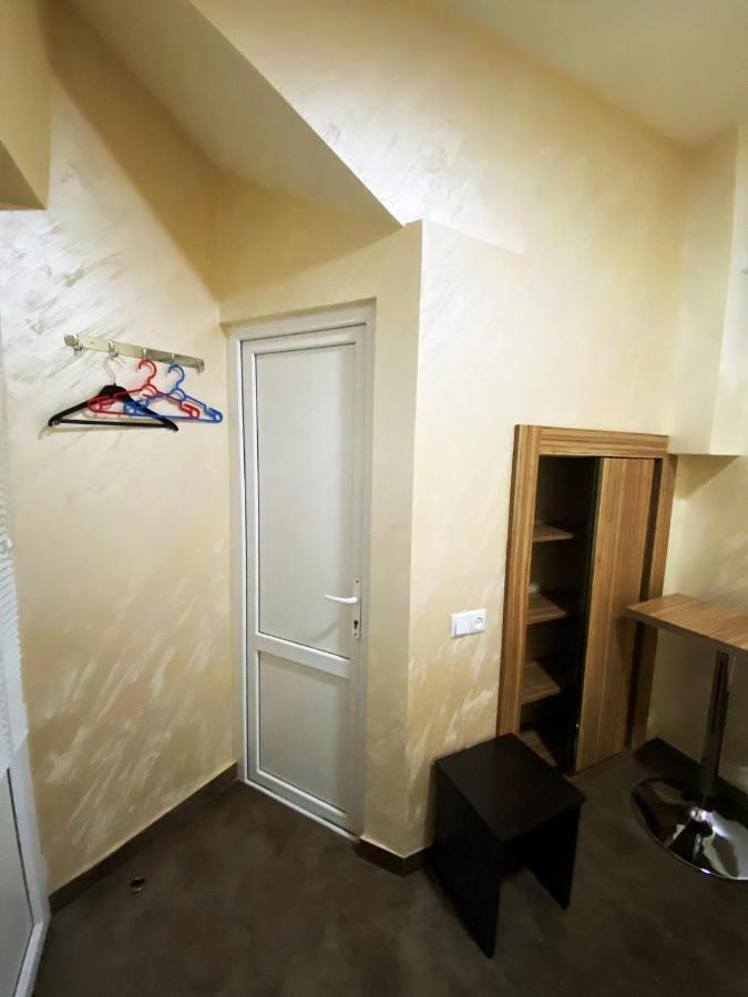 Domino Yerevan Hostel And Hotel Exterior foto