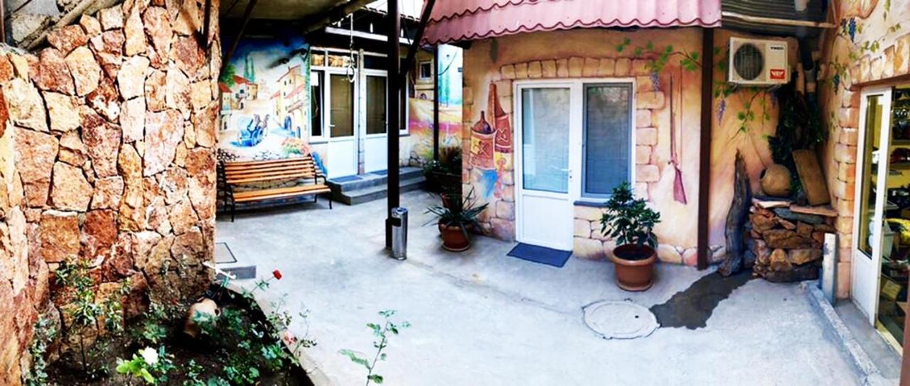Domino Yerevan Hostel And Hotel Exterior foto