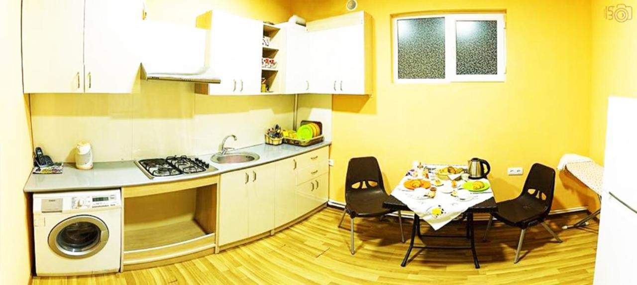 Domino Yerevan Hostel And Hotel Exterior foto