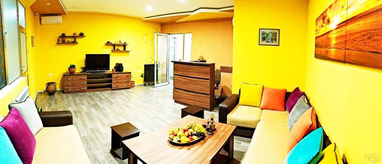 Domino Yerevan Hostel And Hotel Exterior foto