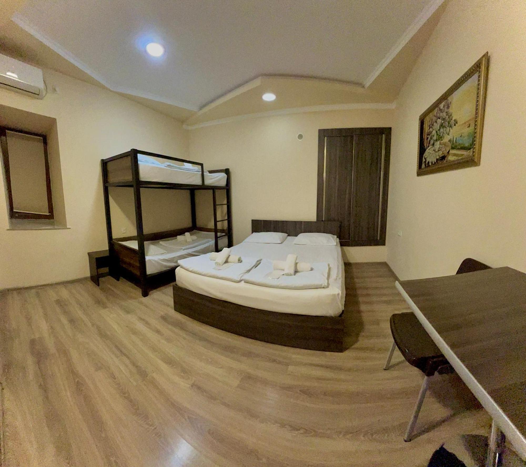 Domino Yerevan Hostel And Hotel Exterior foto