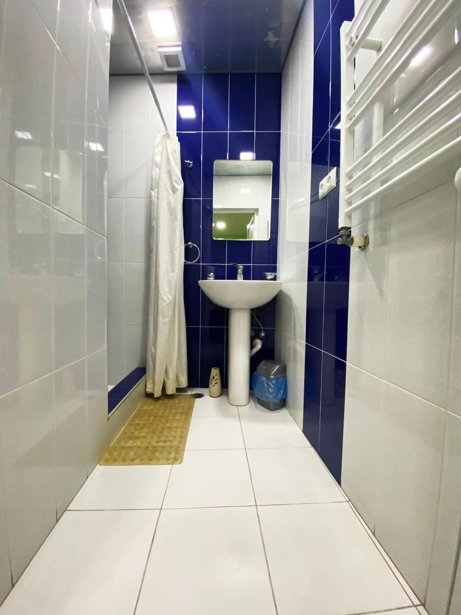 Domino Yerevan Hostel And Hotel Quarto foto